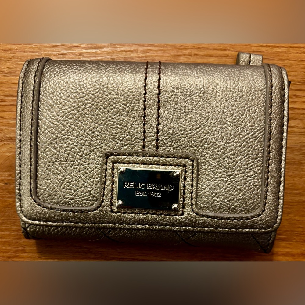 Relic Brand Metallic Gold Wallet Genuine leather Silver hardware Great condition